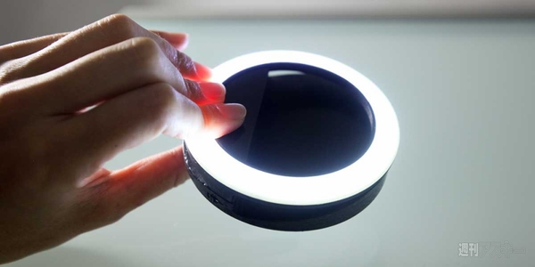 自分だけ可愛く写るiPhone自撮り用の本格的リングライト