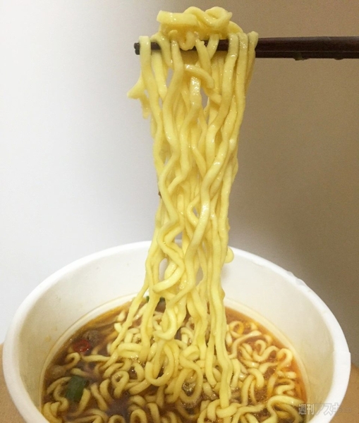 餃子味のカップ麺、エースコックの「ギョーザパンチラーメン」