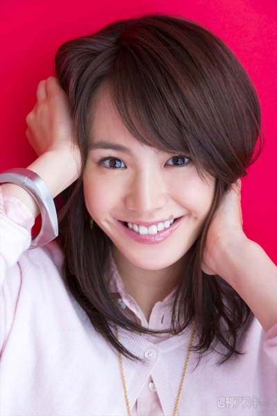 藤原令子「制服のスカートってこんな短かったっけ!?」｜表紙の人