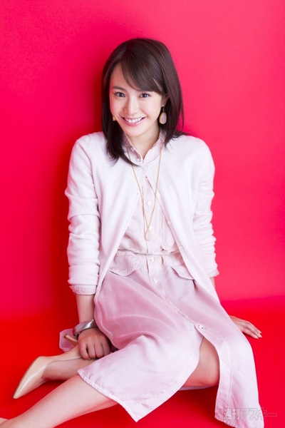 藤原令子「制服のスカートってこんな短かったっけ!?」｜表紙の人