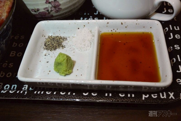 はみでる黒毛和牛カルビ丼