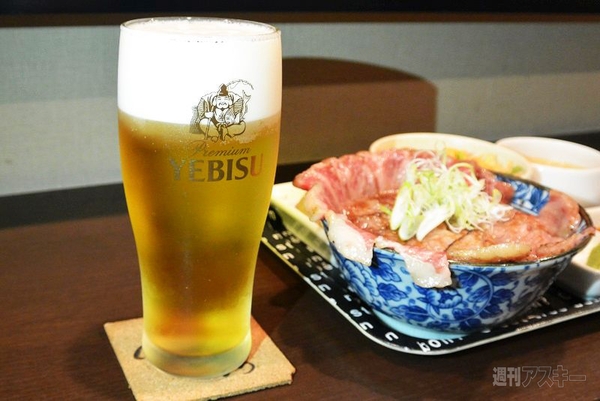 はみでる黒毛和牛カルビ丼