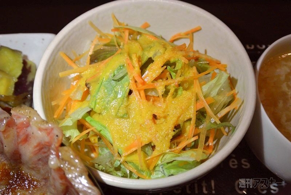 はみでる黒毛和牛カルビ丼