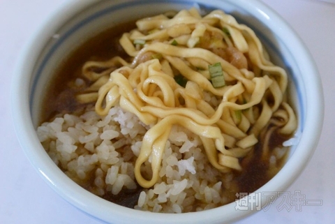 つまり つゆだく麺 松屋監修 牛めし風うどん を食べてみた 週刊アスキー