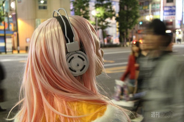 秋葉原「口裂け女」現る