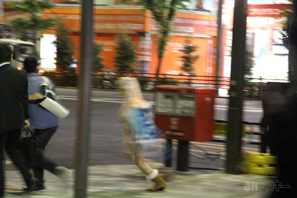 秋葉原「口裂け女」現る