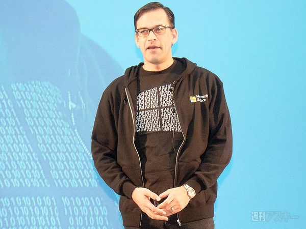 「Surface Pro 4」が11月12日に日本発売 -「Surface Book」は2016年