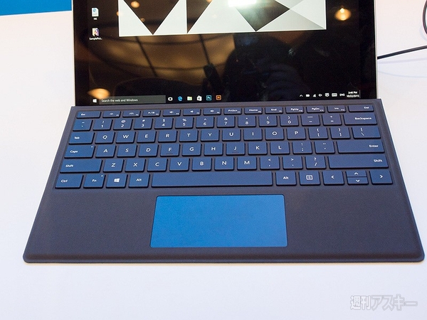 「Surface Pro 4」が11月12日に日本発売 -「Surface Book」は2016年