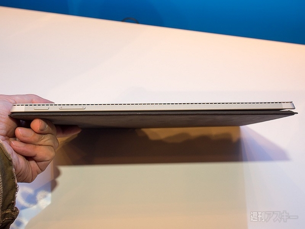 「Surface Pro 4」が11月12日に日本発売 -「Surface Book」は2016年
