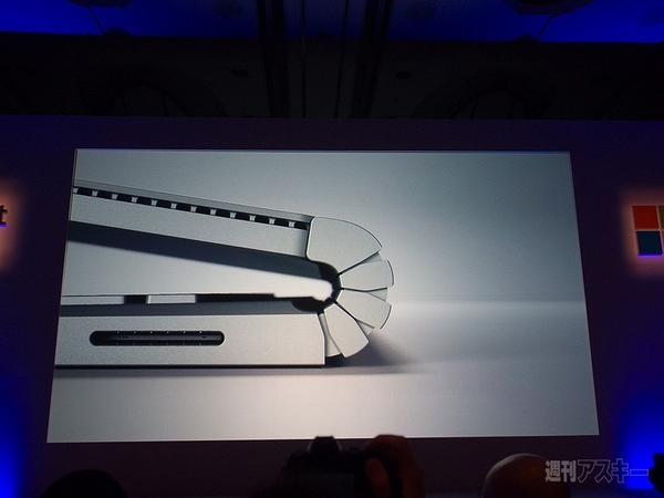 「Surface Pro 4」が11月12日に日本発売 -「Surface Book」は2016年