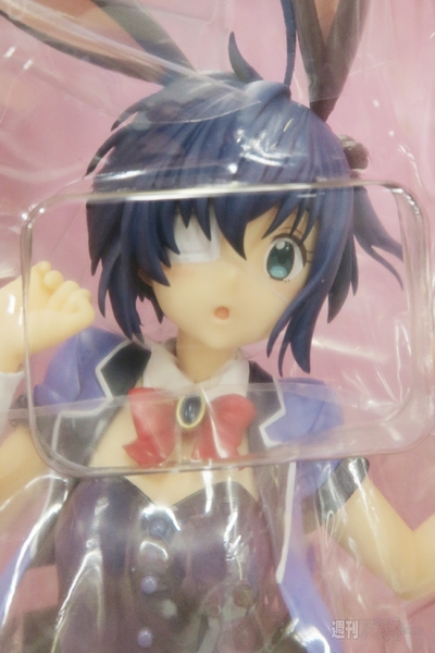 バニースタイルで「小鳥遊六花」「永塚紗季」が登場！