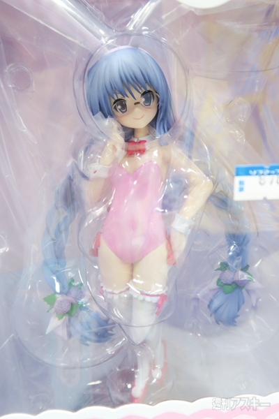 バニースタイルで「小鳥遊六花」「永塚紗季」が登場！