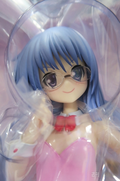 バニースタイルで「小鳥遊六花」「永塚紗季」が登場！