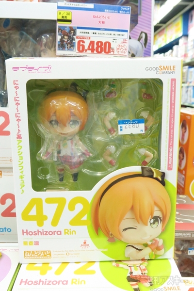 バニースタイルで「小鳥遊六花」「永塚紗季」が登場！