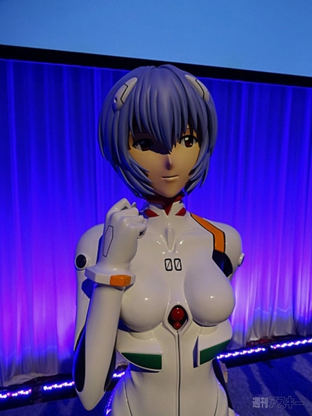 SIMフリー「エヴァスマホ」にDAIGOと加藤夏希も興奮！