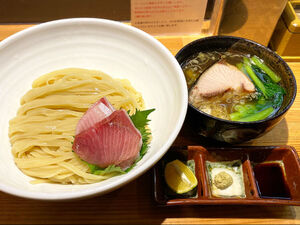 週末限定2000円超えのつけ麺に隠されたドラマ ラーメン巌哲（西早稲田）