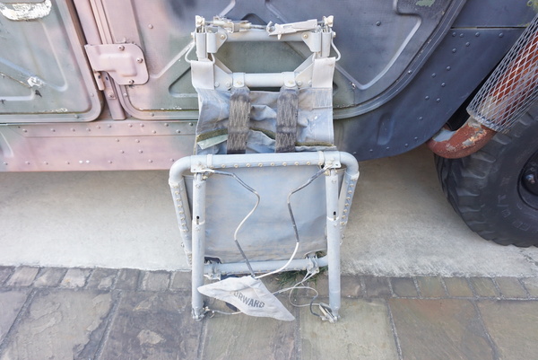 Ascii Jp 米軍ヘリuh 60aブラックホークのシート イス を買いました 1 2