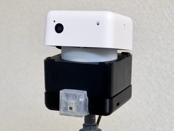 非接触で検温と自動問診ができる小型ロボット