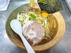 「がんこ」の教えを元に、多彩なラーメンを作り出す唯一無二の実⼒店　覆麺 智（東京・神保町）