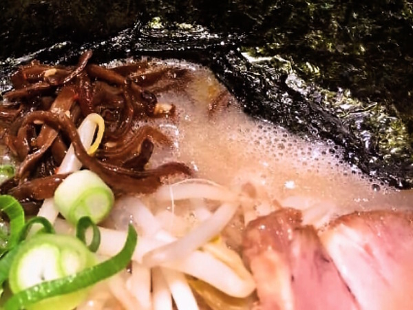 Ascii Jp 誰でも気軽に入れる雰囲気で 美味しいラーメンを 麺の坊 砦 東京 渋谷