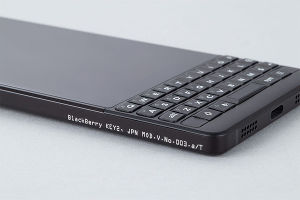 ASCII.jp：注目の限定モデル「BlackBerry KEY2 Last Edition」をフォトレポ