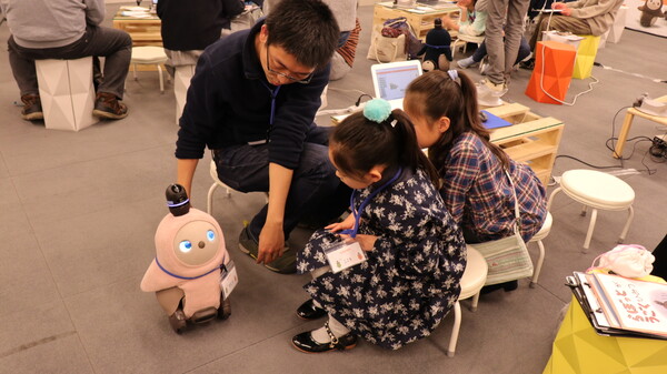 Hiraku Kids、家族型ロボット「LOVOT」を活用したプログラミング教室を開催