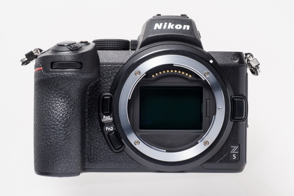 Nikon z5 ボディ　ミラーレスカメラ　ニコン