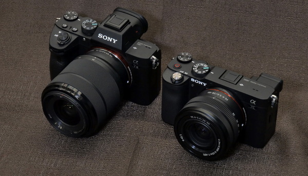 ASCII.jp：ソニーが世界最小・最軽量のフルサイズカメラ「α7C」発表 = 実機写真レポート