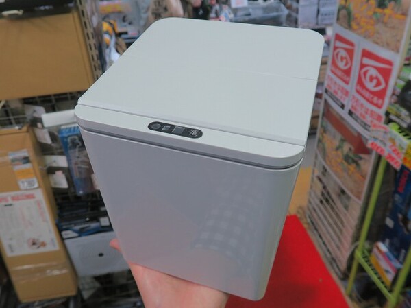 手をかざすだけでセンサーでフタが自動開閉する便利なゴミ箱が1500円 | mobileASCII