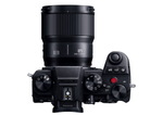 パナソニックがLUMIX Sシリーズ用単焦点レンズ「S 85mm F1.8」を発表 = 全シリーズのファームUPも実施