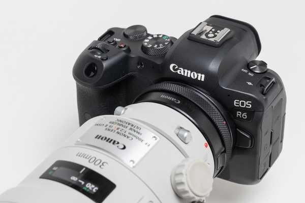 カメラ デジタルカメラ ASCII.jp：キヤノンのフルサイズミラーレス「EOS R6」は最強のモーター 