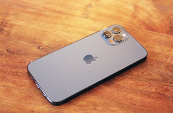 Ascii Jp Iphone 12 Proを保護ガラスなしで1ヵ月使うと どうなるか