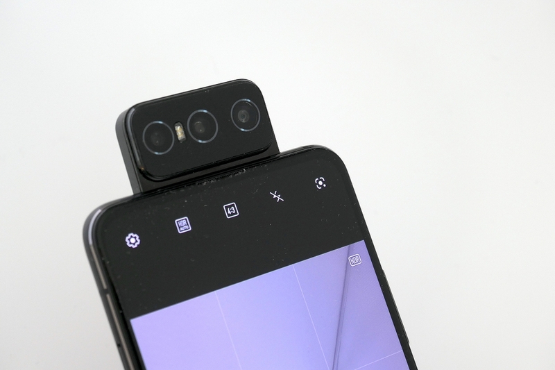 使うほどに撮影が楽しくなる！ 3眼フリップカメラ搭載の「ZenFone 7