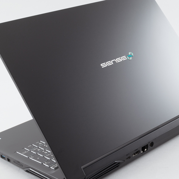 ASCII.jp：持ち運び可能で写真・動画編集も可能なクリエイティブ向け