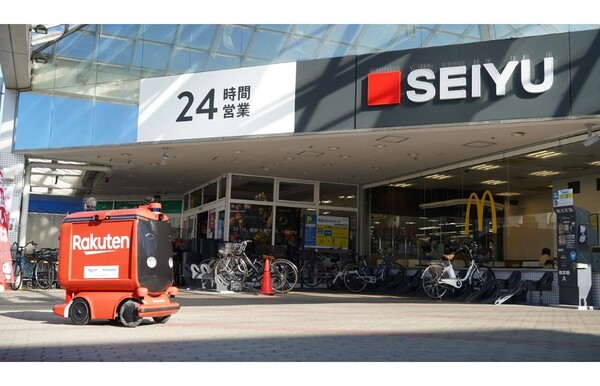 楽天、西友、横須賀市、自動配送ロボットが「西友馬堀店」で取り扱う商品を住宅地へ配送するサービスを提供