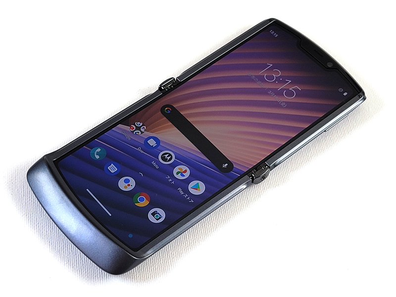 完全密着の美しいモトローラの折りたたみスマホ「razr 5G」はこうして