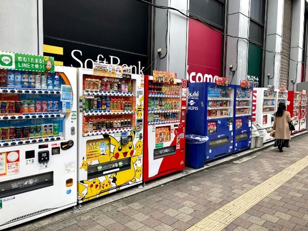 Ascii Jp 連載 自販機探訪 西新宿で最高ラインナップの自動販売機を探そうvol 1