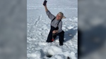 アップル「iPhone 11 Pro」凍った湖に30日間沈んだが無事復活