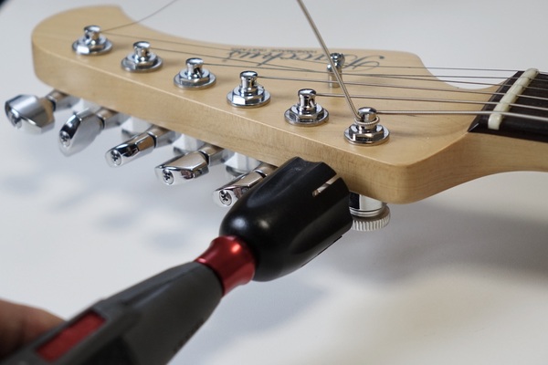 高質で安価高質で安価ギター 弦 交換 ストリングカッター ペグ回し ピン抜き ニッパー 工具 3役 器材 