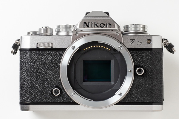 ASCII.jp：ニコンがレトロデザインのミラーレスカメラ「Z fc」を発表