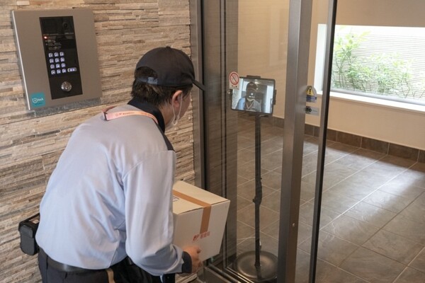 日本郵便とビットキー、顔認証によるオートロックマンションへの「置き配」実証実験へ