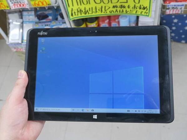 ASCII.jp：ウワサの富士通製Windows 10タブが激安9980円！ ちょい訳