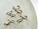 伝統の「印台リング」をアレンジした手作り結婚指輪　アトリエ「renri」の新デザイン「チャンファーリング」