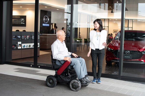 次世代型電動車椅子のWHILL、全国の自動車ディーラー160店舗で試乗可能に