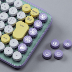 タイプライター型で独創的な配色が魅力のワイヤレスキーボード「POP KEYS」など、デスクを彩る「POPシリーズ」登場