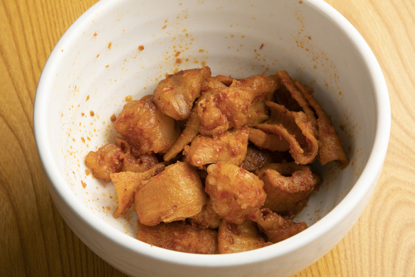 プリっとした触感と濃い目に味付けされ、食欲がわくホルモン 撮影/高嶋佳代