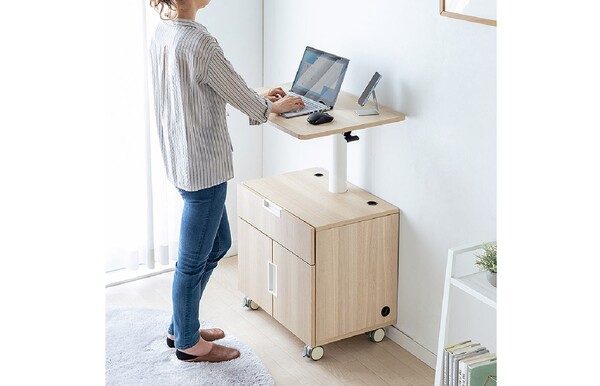 昇降デスク　サンワダイレクト サンワダイレクト、天板の高さを72～111cmの間で調整できるガス圧昇降