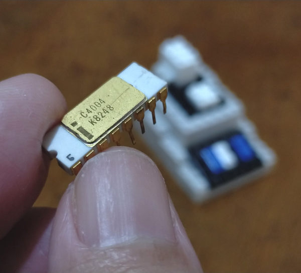 ASCII.jp：この電卓からマイクロプロセッサは始まったんだよ！ BUSICOM