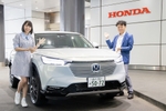 Honda「VEZEL」の開発者がアイドルに教えるHonda CONNECTの使いやすさ