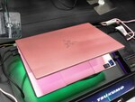 ド派手なピンク色のハイエンドノートPCがRazerから登場